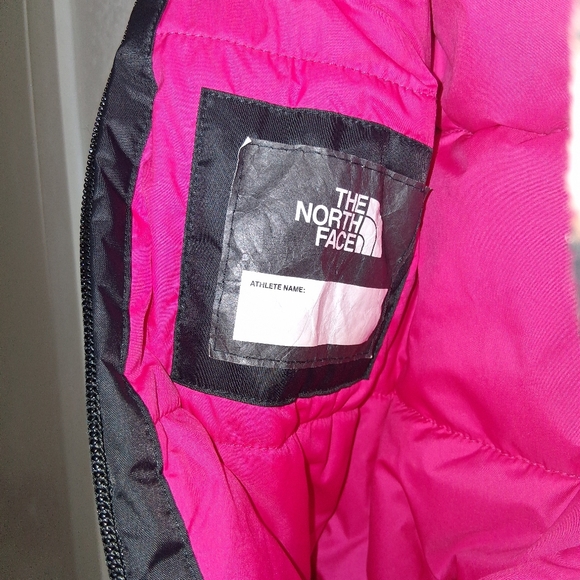 THE NORTHFACE Baby Pink Snowsuit - Picture 4 of 8
